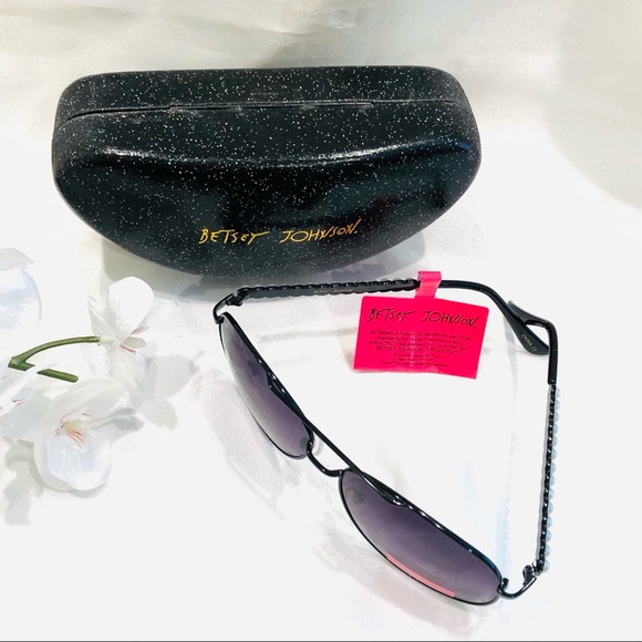 ‼️SOLD‼️Betsey Johnson Black Aviator Sunglasses - Picture 5 of 10